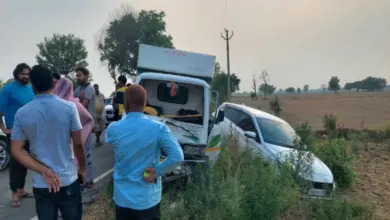 रबूपुरा कस्बे के नजदीक रबूपुरा-भाईपुर मार्ग पर मंगलवार को एक भीषण सड़क हादसा हुआ। इस हादसे में महिंद्रा पिकअप ने एक आई20 कार को जोरदार टक्कर मार दी।