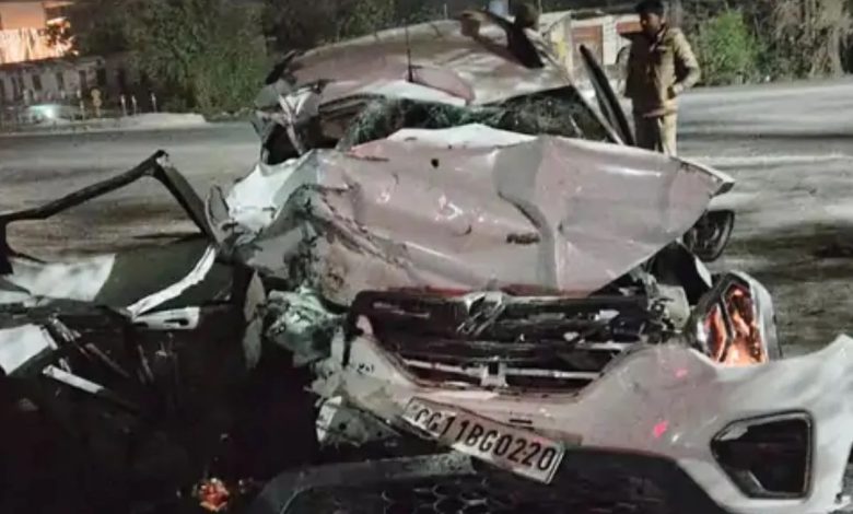 यूपी में भीषण हादसा, ट्रक ने कार को रौंदा, एक ही परिवार के 7 लोगों की मौत