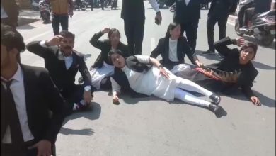 Agra News: अधिवक्ता हत्याकांड को लेकर ताजनगरी में अधिवक्ताओं का जोरदार प्रदर्शन