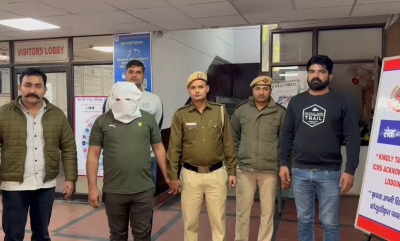 Delhi: सीमापुरीक्रैक टीम ने 31 मामलों में शामिल एक सक्रिय स्नैचर को किया गिरफ्तार, 2 मोटरसाइकिल बरामद