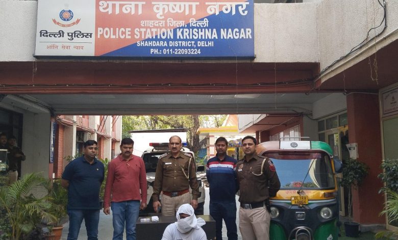 दिल्ली पुलिस ने दो शातिर ठग को किया गिरफ्तार, महिलाओं को नोटों का बंडल दिखाकर करते थे ठगी