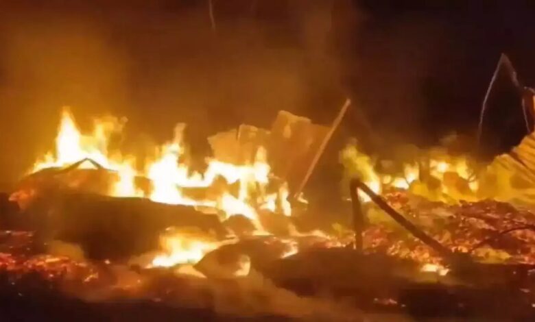 Maharashtra Bhiwandi Fire: महाराष्ट्र के भिवंडी में लगी भीषण आग, दमकल की गाड़ियां मौके पर मौजूद