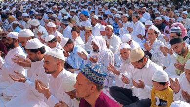 - मस्जिदों और ईदगाहों में दो शिफ्टों में हुई ईद की नमाज