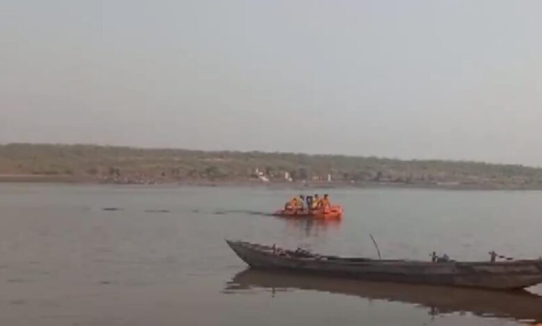 ओडिशा की महानदी में बड़ा हादसा, नाव पलटने से 7 लोगों की मौत, लापता की तलाश जारी