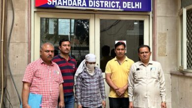 दिल्ली में अवैध हथियार और चोरी के मोबाइल सप्लाई करने वाला बदमाश सीमापुरी इलाके से गिरफ्तार