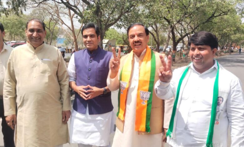 BJP सांसद Mahesh Sharma ने Gautam Buddha Nagar लोकसभा सीट से किया नामांकन