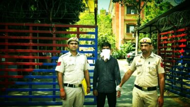 जीटीबी एनक्लेव थाना पुलिस ने एक सक्रिय कुख्यात बदमाश को रेलवे लाइन के पास से किया गिरफ्तार