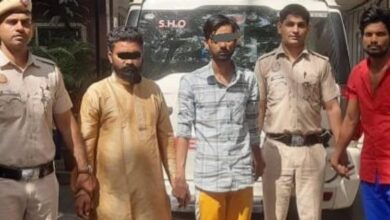 दिल्ली के गांधी नगर थाना पुलिस ने कारखाने से जींस चोरी करने वाले तीन आरोपियों को किया गिरफ्तार