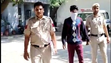 दिल्ली के शकरपुर पुलिस ने एक बदमाश को किया गिरफ्तार, एक चाकू और चोरी का मोबाइल बरामद