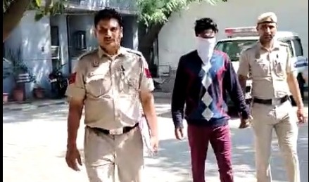 दिल्ली के शकरपुर पुलिस ने एक बदमाश को किया गिरफ्तार, एक चाकू और चोरी का मोबाइल बरामद
