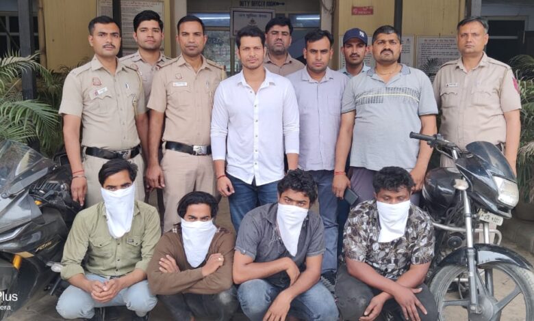 दिल्ली के शास्‍त्री पार्क में एक स्क्रैप कारोबारी के साथ लूटपाट, पुलिस ने चारों आरोपी को किया गिरफ्तार