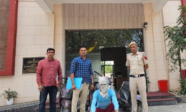 दिल्ली की प्रीत विहार थाना पुलिस की टीम ने एक कुख्यात ऑटो लिफ्टर को किया गिरफ्तार
