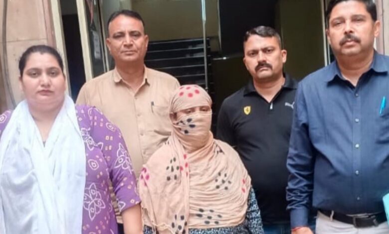 शाहदरा जिले एंटी नारकोटिक टास्क फोर्स के टीम ने एक कुख्यात महिला ड्रग तस्कर को किया गिरफ्तार