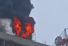 Noida Fire: नोएडा सेक्टर 62 में निर्माणाधीन इमारत की ऊपरी मंजिल पर लगी आग, दमकल की टीम मौके पर मौजूद