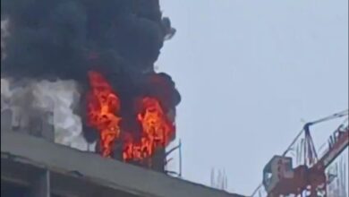 Noida Fire: नोएडा सेक्टर 62 में निर्माणाधीन इमारत की ऊपरी मंजिल पर लगी आग, दमकल की टीम मौके पर मौजूद