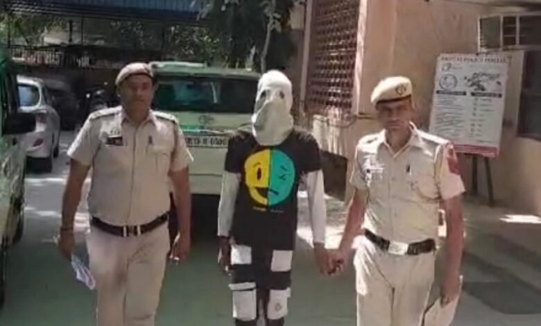 Delhi Crime दिल्ली के विवेक विहार थाना पुलिस ने एक बदमाश को धर दबोचा, एक चाकू बरामद TOP STORY