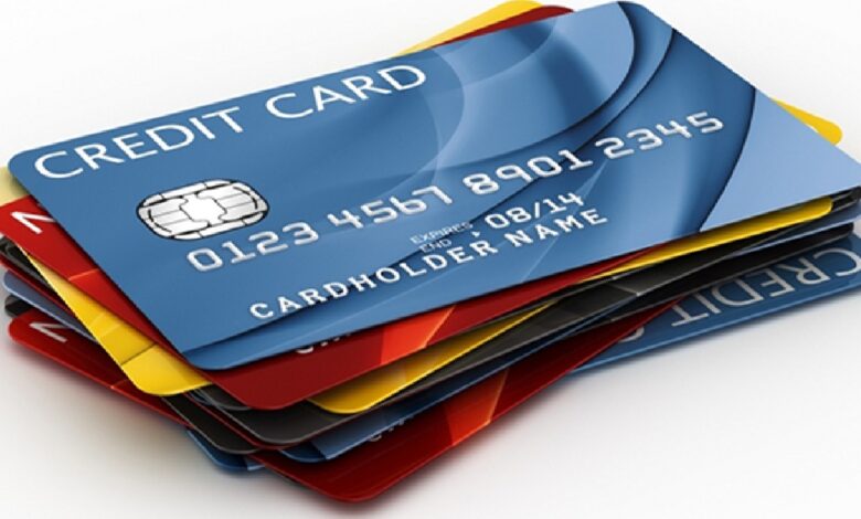 भारी ब्याज से परेशान होकर पिछले वित्तीय वर्ष में करीब 25 हजार क्रेडिट कार्ड धारकों ने अपने क्रेडिट कार्ड बंद कर दिए