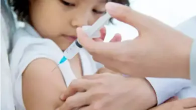 छोटे बच्चों को खसरा और रूबेला से बचाने के लिए टीकाकरण अभियान चलाया जा रहा है, जो अत्यधिक संक्रामक वायरल रोग
