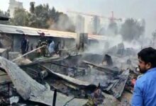 थाना ईकोटेक-3 क्षेत्र के कुलेसरा गांव के पास बनी झुग्गी-बस्ती में रविवार दोपहर को अज्ञात कारणों से भयंकर आग लग गई