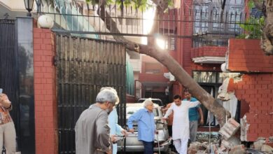 Noida: नोएडा में तेज रफ्तार कार का कहर, अनियंत्रित होकर दीवार से टकराई, पांच घायल