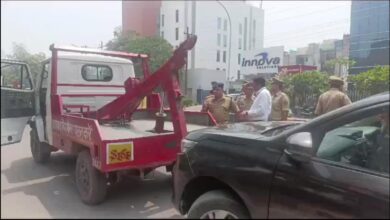 Noida Police ने सेक्टर 126 थाना क्षेत्र में चलाया चेकिंग अभियान,ट्रैफिक नियमों को न मानने वालो के काटे चालान