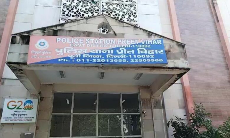 Delhi: लापरवाही बरतने पर प्रीत विहार थाना प्रभारी लाइन हाजिर, कारोबारी के यहां हुई चोरी मामले में कार्रवाई