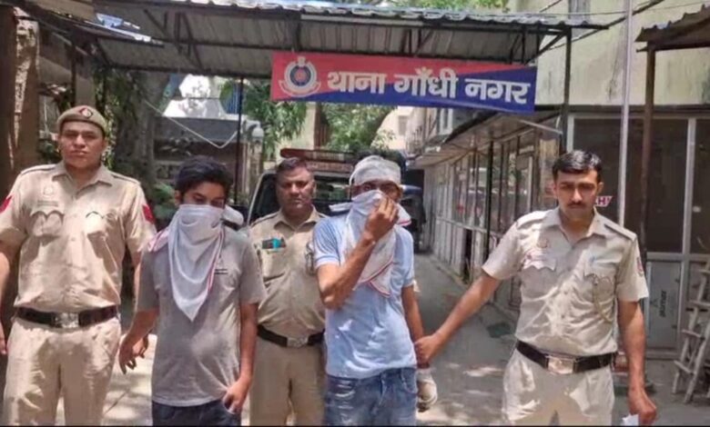 गांधी नगर पुल‍िस ने 24 घंटे में सुलझाई स्‍नैच‍िंग की वारदात, फरार हुआ दूसरा आरोपी भी पुलिस की गिरफ्त में