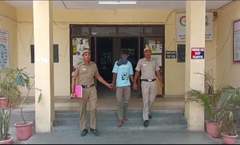 लक्ष्मी नगर पुलिस ने स्कूटी चोरी की मामले को 4 घंटे में सुलझाते 17 मामलों में शामिल कुख्यात अपराधी को किया गिरफ्तार