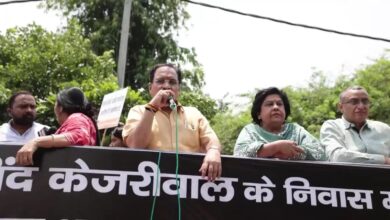 स्वाति मालीवाल से मारपीट मामले में जांच की मांग को लेकर दिल्ली BJP का CM आवास के पास जोरदार प्रदर्शन