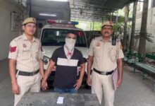 पांडव नगर थाना पुलिस ने 13 आपराधिक मामलों में शामिल एक बदमाश को किया गिरफ्तार