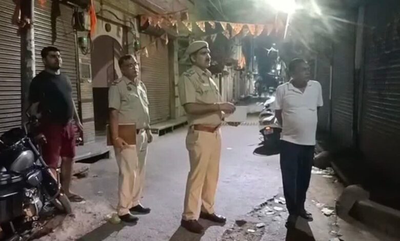 Delhi Crime: कृष्ण नगर क्षेत्र में युवक की गला रेतकर हत्या, गोदाम में मिला शव, इलाके में सनसनी