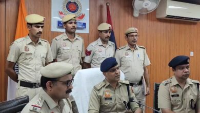 Delhi Crime: चोरी के वाहनों से अन्य झपटमारी की वारदात को अंजाम देने वाले दो वाहन चोर को पुलिस ने किया गिरफ्तार