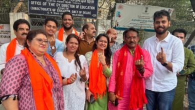 LokSabha Elections 2024: पूर्वी दिल्ली लोकसभा सीट से BJP उम्मीदवार हर्ष मल्होत्रा अपना वोट डाला