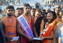 दनकौर के जमालपुर गांव के अंतरराष्ट्रीय पहलवान जोंटी भाटी ने ईरान के पहलवान को चित कर एक लाख की इनामी कुश्ती जीत ली