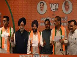 वोटिंग से पहले दिल्ली में कांग्रेस को झटका, पूर्व प्रदेश अध्यक्ष अरविंदर सिंह लवली BJP में शामिल