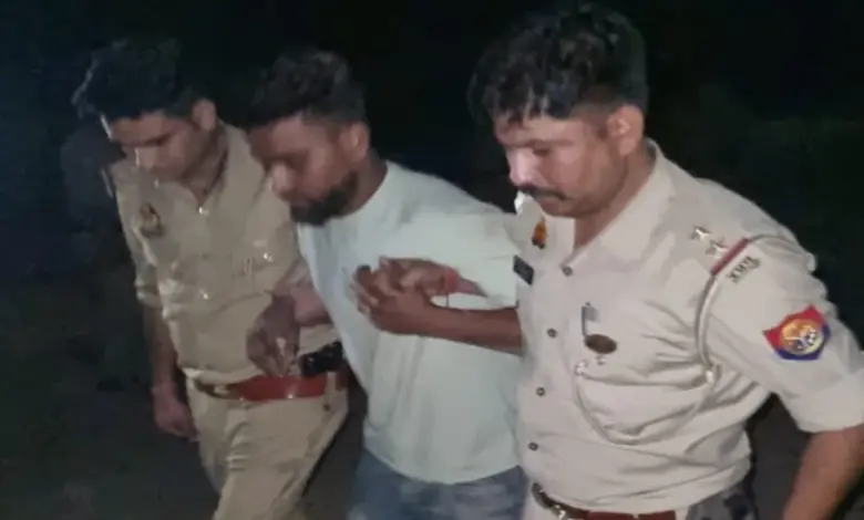 थाना लोनी बार्डर क्षेत्र प्रॉपर्टी डीलर विक्रम मावी हत्याकांड में पुलिस ने शुक्रवार देर रात मुठभेड़ के दौरान दो बदमाशों को गिरफ्तार किया