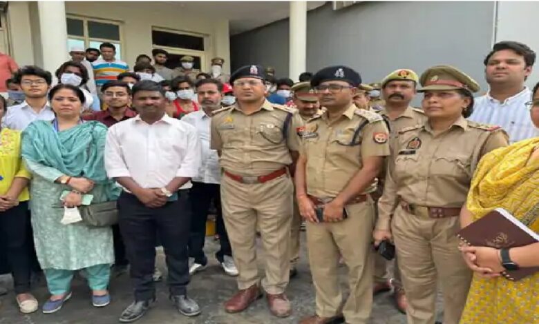 राष्ट्रीय बाल अधिकार संरक्षण आयोग और पुलिस टीम ने बुधवार को गाजियाबाद में एक स्लॉटर हाउस पर छापा मारा