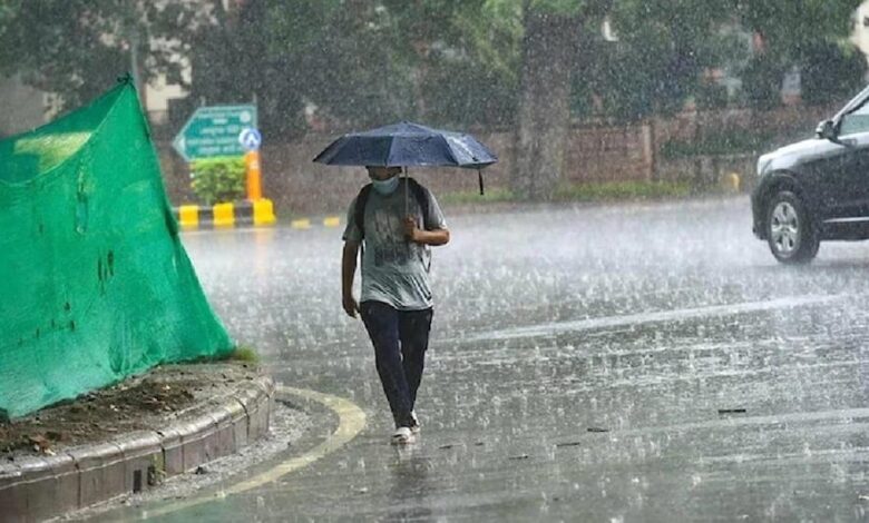 नोएडा-ग्रेटर नोएडा में बुधवार को मौसम ने करवट ली। दोपहर बाद शुरू हुई हल्की आंधी के साथ बारिश ने गर्मी से राहत दी