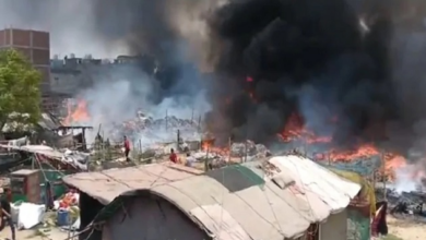 Noida में झुग्गी-बस्ती में लगी भीषण आग, 25 झुग्गियां जलकर हुई खाक, मौके पर पहुंची फायर ब्रिगेड