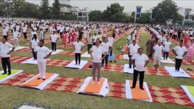 International Yoga Day: बुलन्दशहर में योग दिवस समारोह पर उमड़ी भीड़, दीर्घायु के लिए किया अभ्यास