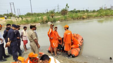 Greater Noida: ग्रेटर नोएडा के प्यावली गांव में दोस्तों संग नहर में नहाने गया युवक डूबा, सर्च अभियान में जुटी NDRF की टीम