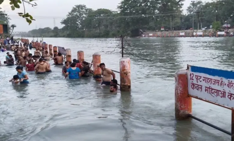 थाना मुरादनगर क्षेत्र की गंगनहर में लोगों को कथित रूप से डूबने का मामला एक बार फिर चर्चा में है। इस बार अयोध्या के हनुमान गढ़ी के मुख्य महंत राजू दास ने एक्स पर एक पोस्ट कर बवाल मचा दिया है।