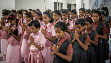 बेसिक शिक्षा परिषद द्वारा संचालित प्राथमिक एवं जूनियर स्कूलों में प्रार्थना सभाओं की फोटो भेजना अनिवार्य कर दिया गया है।