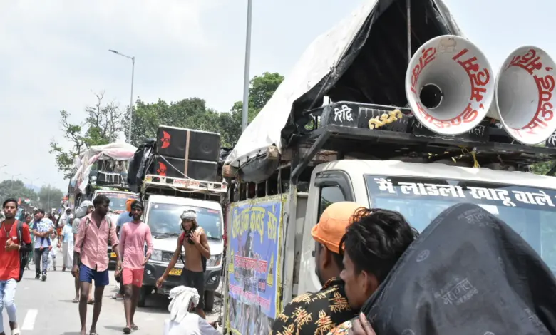 दो अगस्त को शिवरात्रि मनाई जाएगी। इसके लिए अब सिर्फ एक दिन बचा है, ऐसे में हरिद्वार से कांवड़ लेकर पैदल आ रहे कांवड़ियों के कारण हाईवे और शहर की सड़कें भगवा रंग में रंगी नजर आ रही हैं