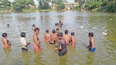 पूरन अक्सर मौज मस्ती के लिए दोस्तों के साथ मुरादनगर गंगनहर पर नहाने जाता रहता है, दोस्तों में से केवल उसी को तैरना आता था।