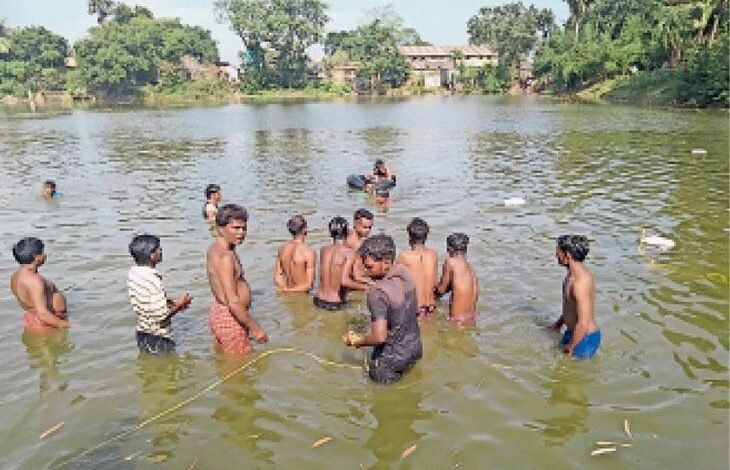 पूरन अक्सर मौज मस्ती के लिए दोस्तों के साथ मुरादनगर गंगनहर पर नहाने जाता रहता है, दोस्तों में से केवल उसी को तैरना आता था।