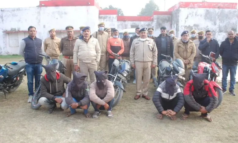 थाना सेक्टर-24 पुलिस, स्वाट और सीआरटी टीम ने अंतरराज्यीय वाहन चोर गिरोह का पर्दाफाश किया है