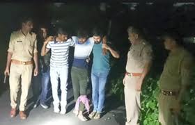 फेज-2 पुलिस ने बताया कि बदमाशों द्वारा महिला सवारियों को ऑटो में बंधक बनाकर सुनसान जगह पर ले जाने के प्रयास और शनिवार सुबह बदमाशों को गिरफ्तार कर लिया गया।