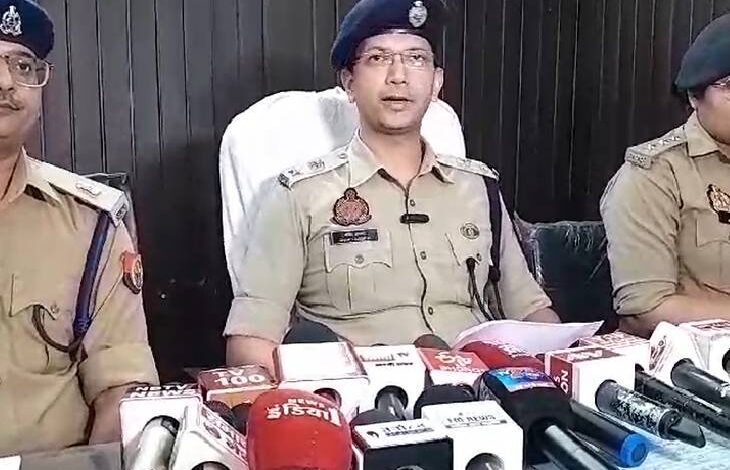 थाना सेक्टर-63 पुलिस ने एक फर्जी कॉल सेंटर का पर्दाफाश करते हुए 21 लोगों को गिरफ्तार किया है