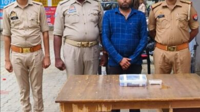 धोखाधड़ी से एटीएम कार्ड बदलकर पैसा निकालने वाले एक आरोपी को फेज-2 पुलिस ने गिरफ्तार किया है।